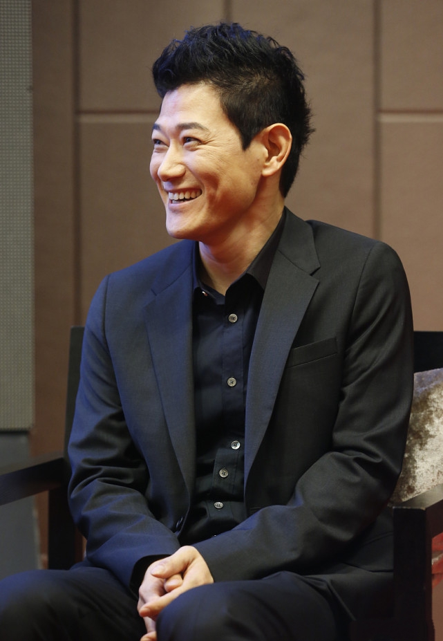 演鬼子出名的日本人，回日本后这样演中国人_百科TA说