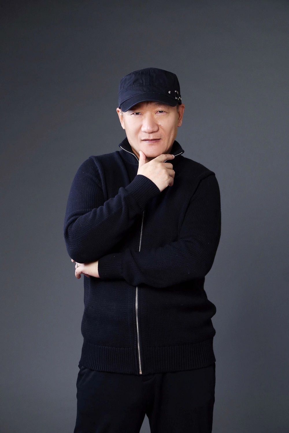 谢东,1963年1月20日出生于北京市,毕业于北京电影学院,中国内地男歌手