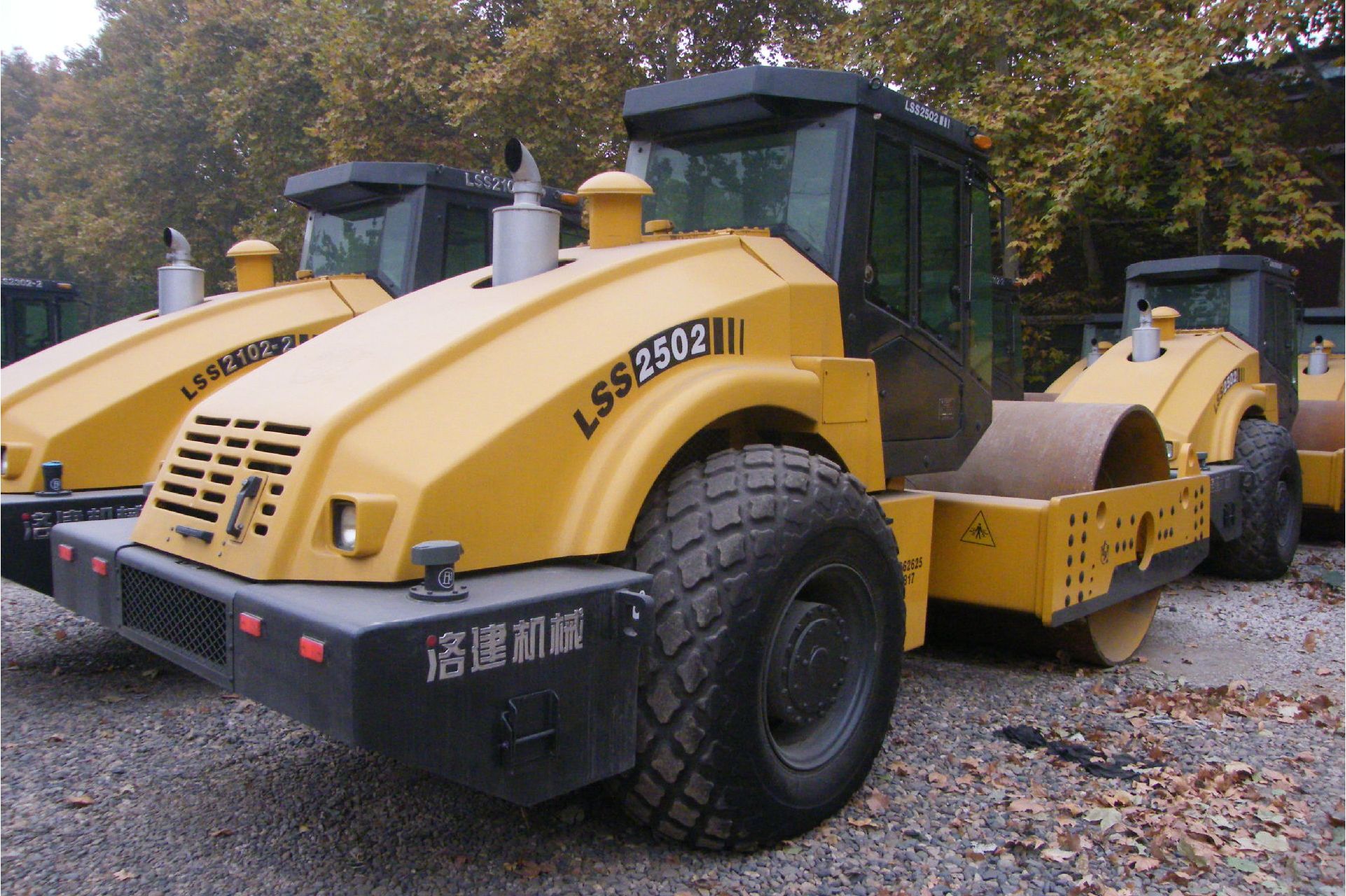 洛建lss318b压路机