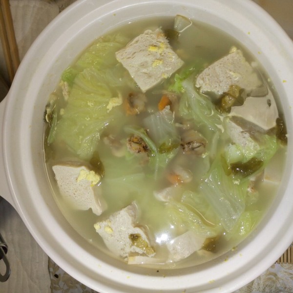  p>砂锅大白菜炖豆腐是由豆腐等为主要食材做成的一道菜品,属于家常菜