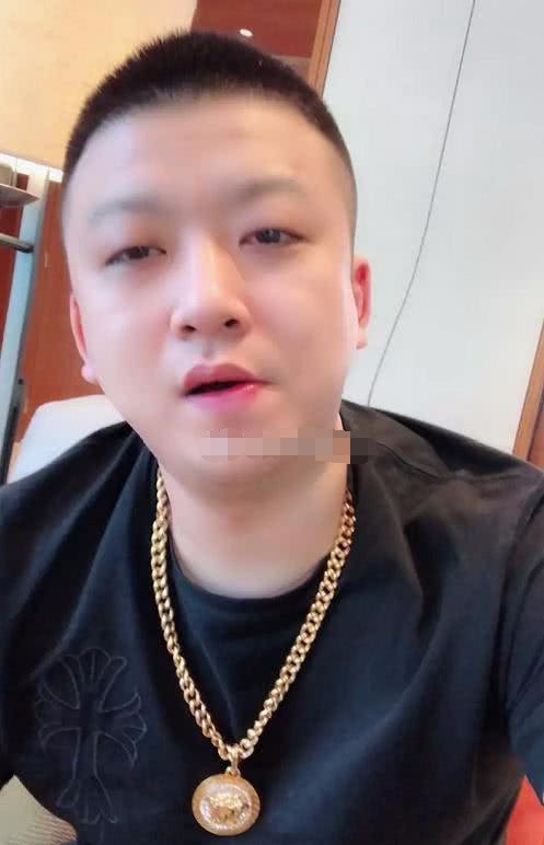  p data-id="gnbrsh8u1p">天津李四,别名李四,天津人,快手直播平台