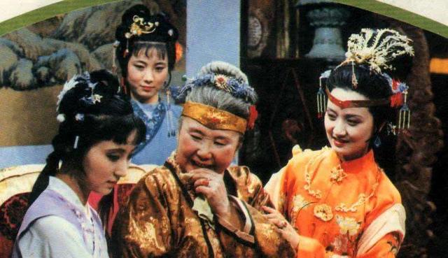 《红楼梦》贾母为何迟迟不给宝玉和林黛玉定亲？看看古代娶妇标准_百科TA说