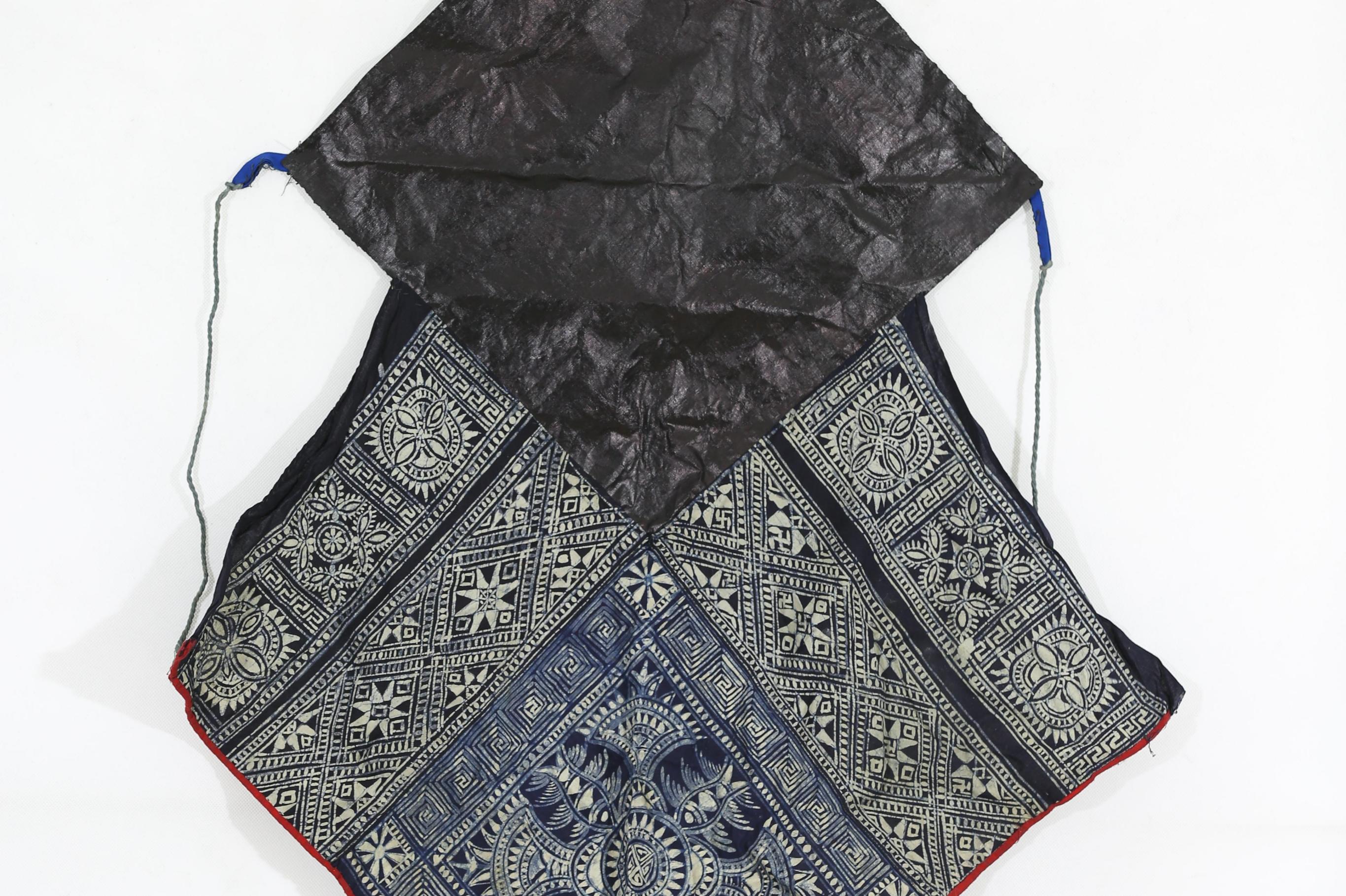 当代三都巫不苗族鱼纹几何纹蜡染老年女式前围兜