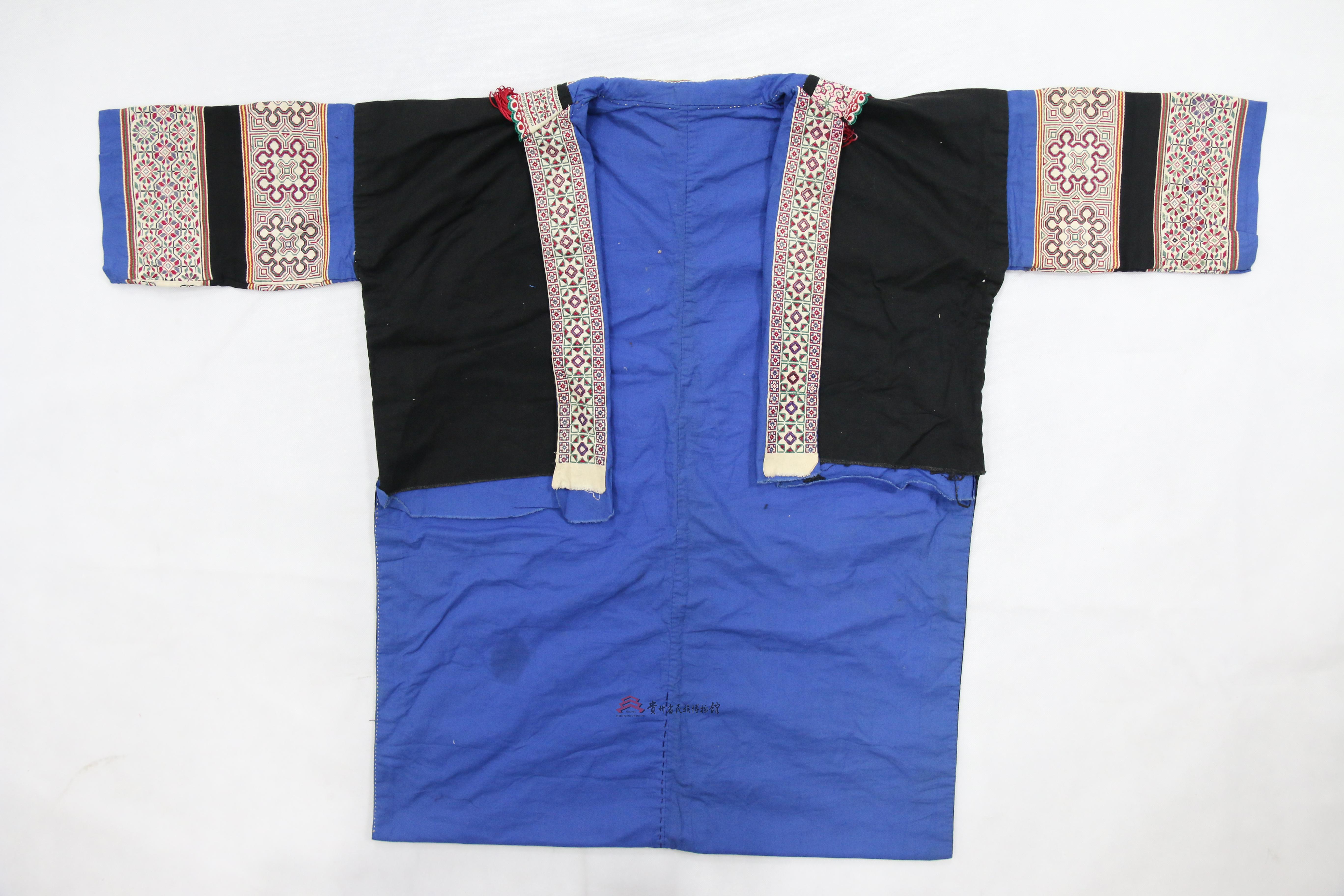 当代毕节苗族青布挑花几何花纹女上衣