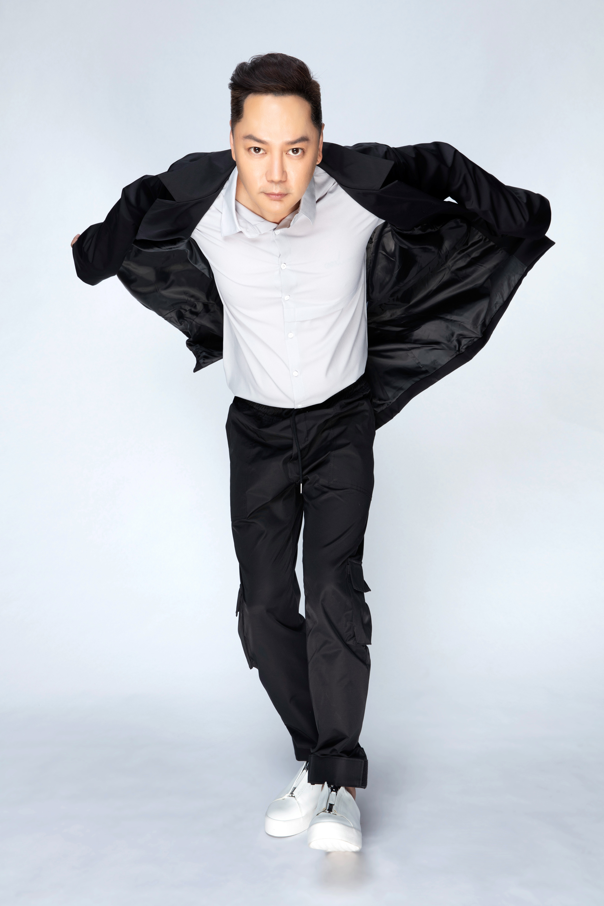  p> a target="_blank" href="/item/余永邦">余永邦 /a>(shawn)