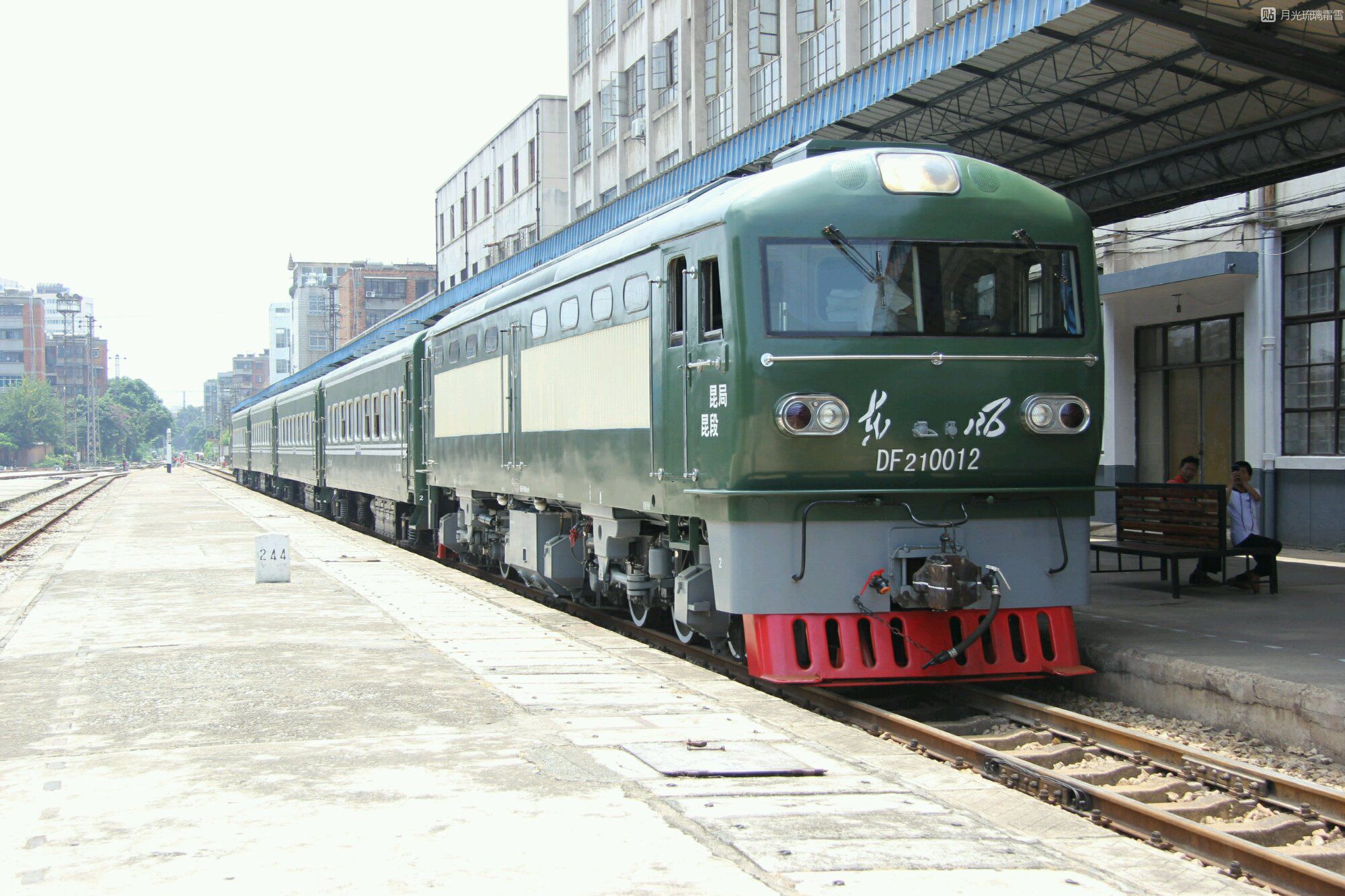 东风21型内燃机车