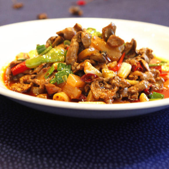 【酸萝卜炒鸡杂】