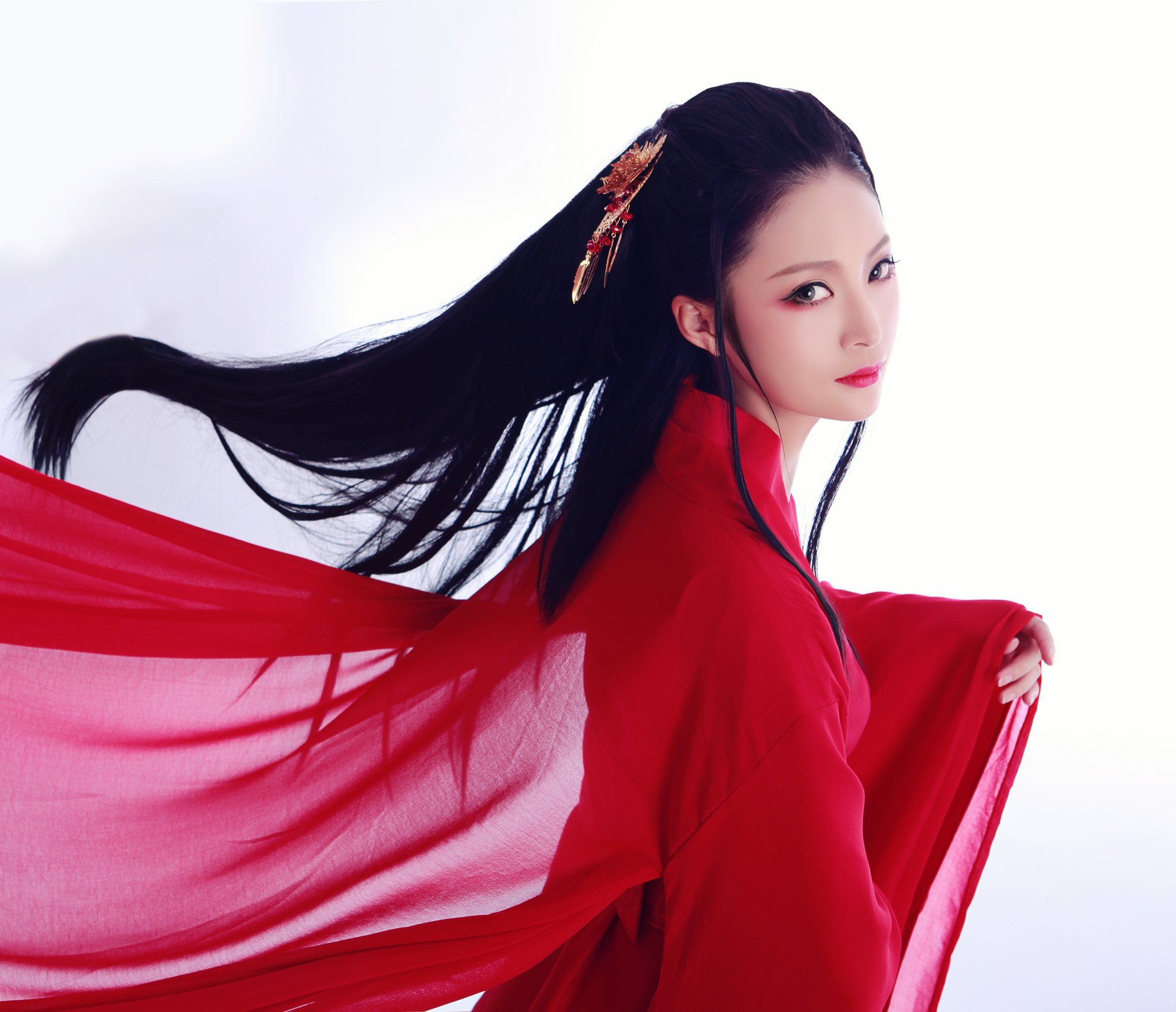  p data-id="go0aqdr4lk">竹桑,出生于四川成都,中国内地古风女歌手