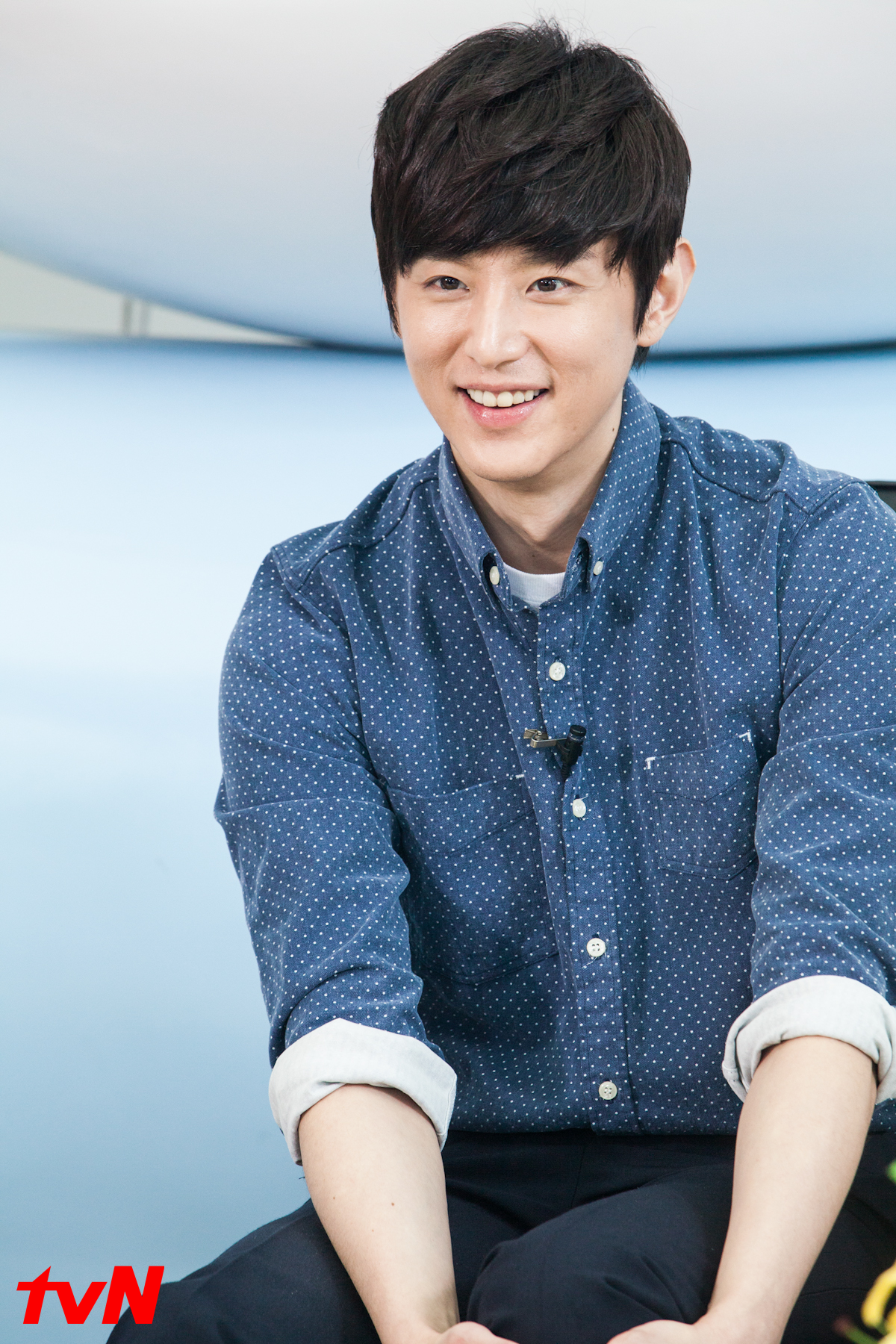 本名权世仁,2012年转入经纪公司saram entertainment时将名字改为权律