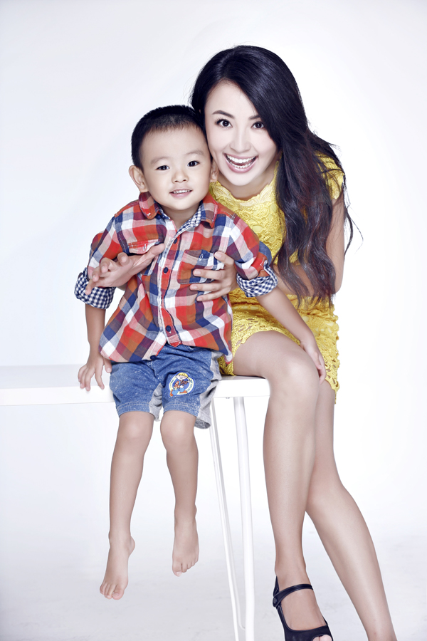  p>杨童舒,1975年5月7日出生于吉林省吉林市,中国内地女演员,亚洲彩虹