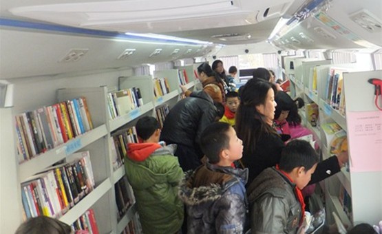 p></p></a>汽车图书馆,又有称之为"流动图书馆"的,也有称之为"汽车流动图书馆