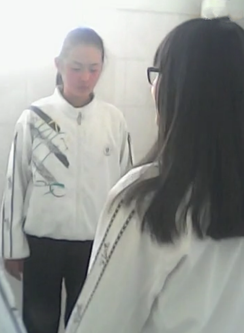 女生被同学轮扇耳光事件