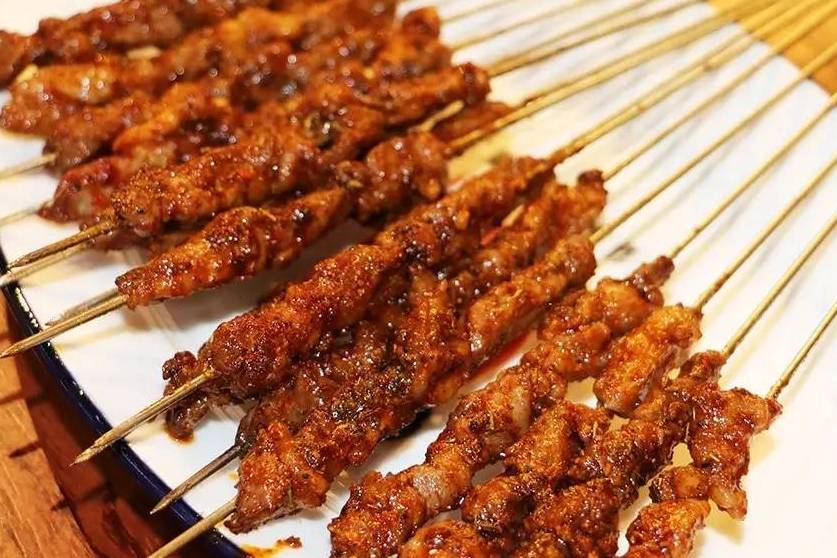  p data-id="gnbari18jn">肉串是一种非常诱人