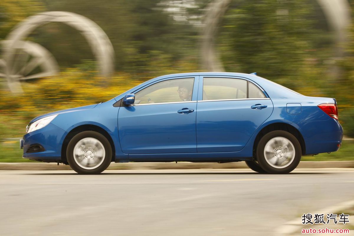  p>比亚迪速锐是一款紧凑型轿车,于2014年3月,比亚迪速锐正式上市