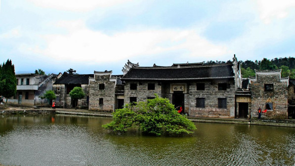 邓华故居水塘灌木3