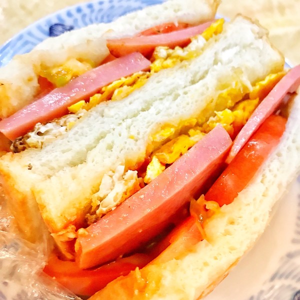 火腿番茄起司三文治