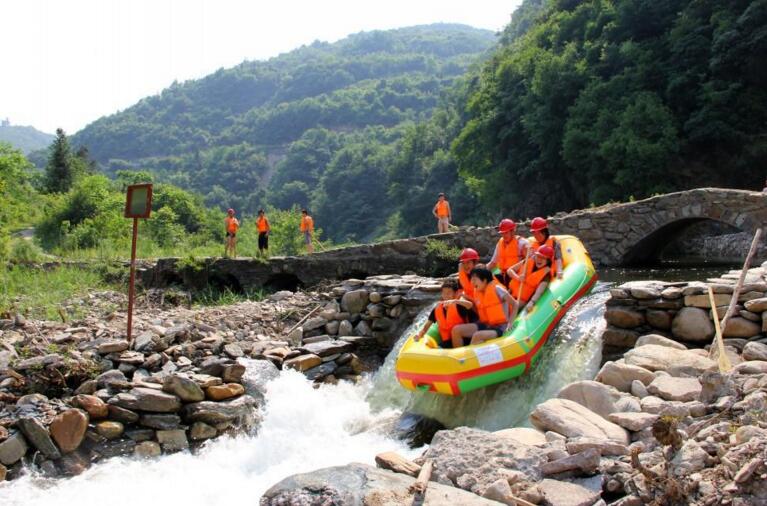  p>武当山峡谷漂流,位于湖北省 a>丹江口 /a>市 a href="#" data