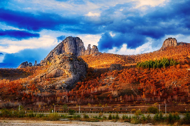  p>巴林林业局位于呼伦贝尔市牙克石市境内大兴安岭中段东南坡,雅鲁河