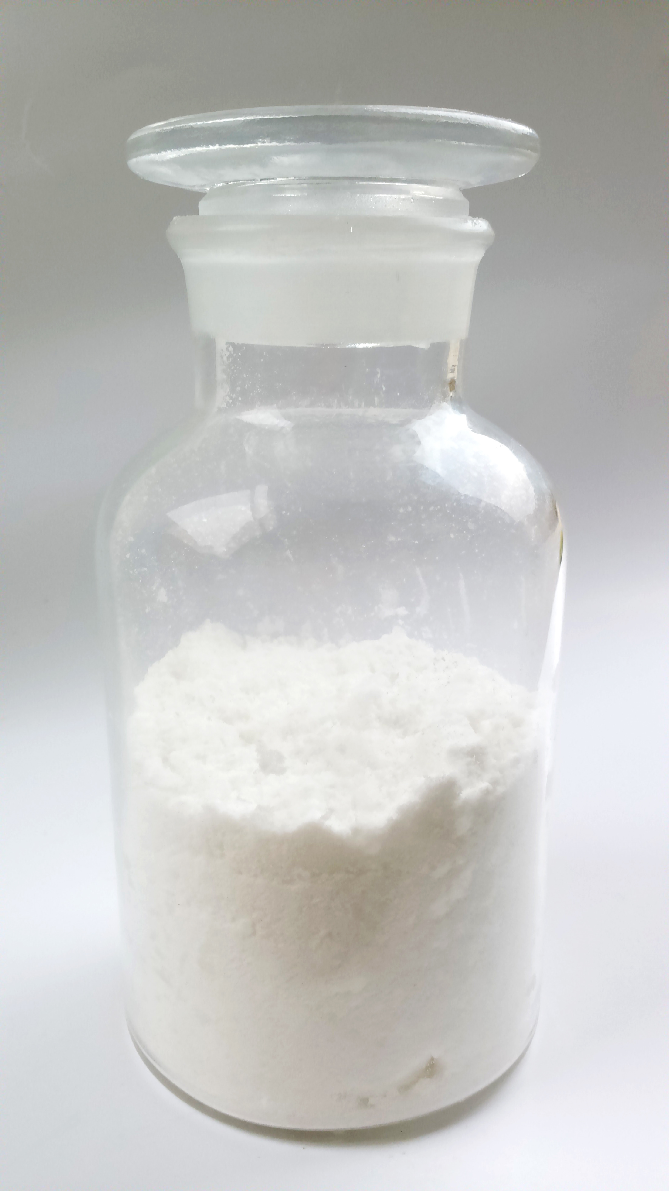 采用多种高效表面活性剂,去污剂,渗透剂,助洗剂等精制而成,具有良好的