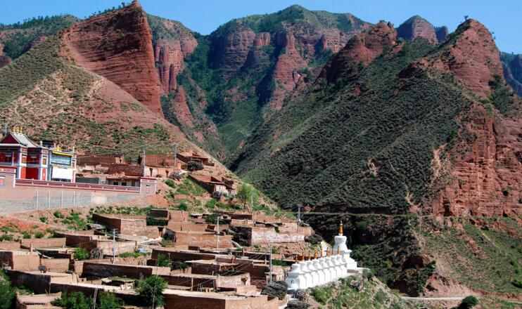  p>阿琼南宗寺亦称"安穹南宗寺","安俊寺","南尊寺"等,藏语称"南宗桑