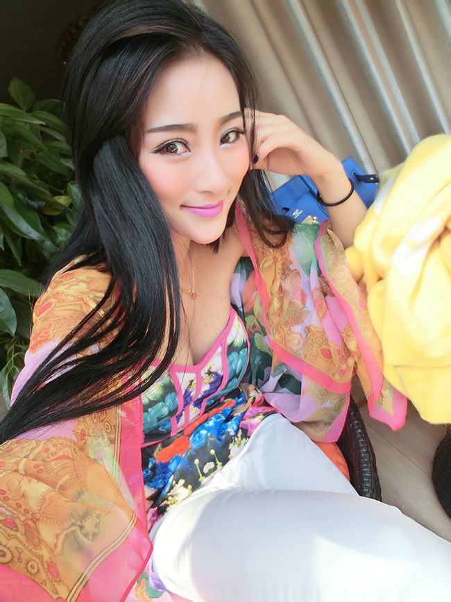  p data-id="gnwuf4ipp8">是一名女模特, a target="_blank" href="