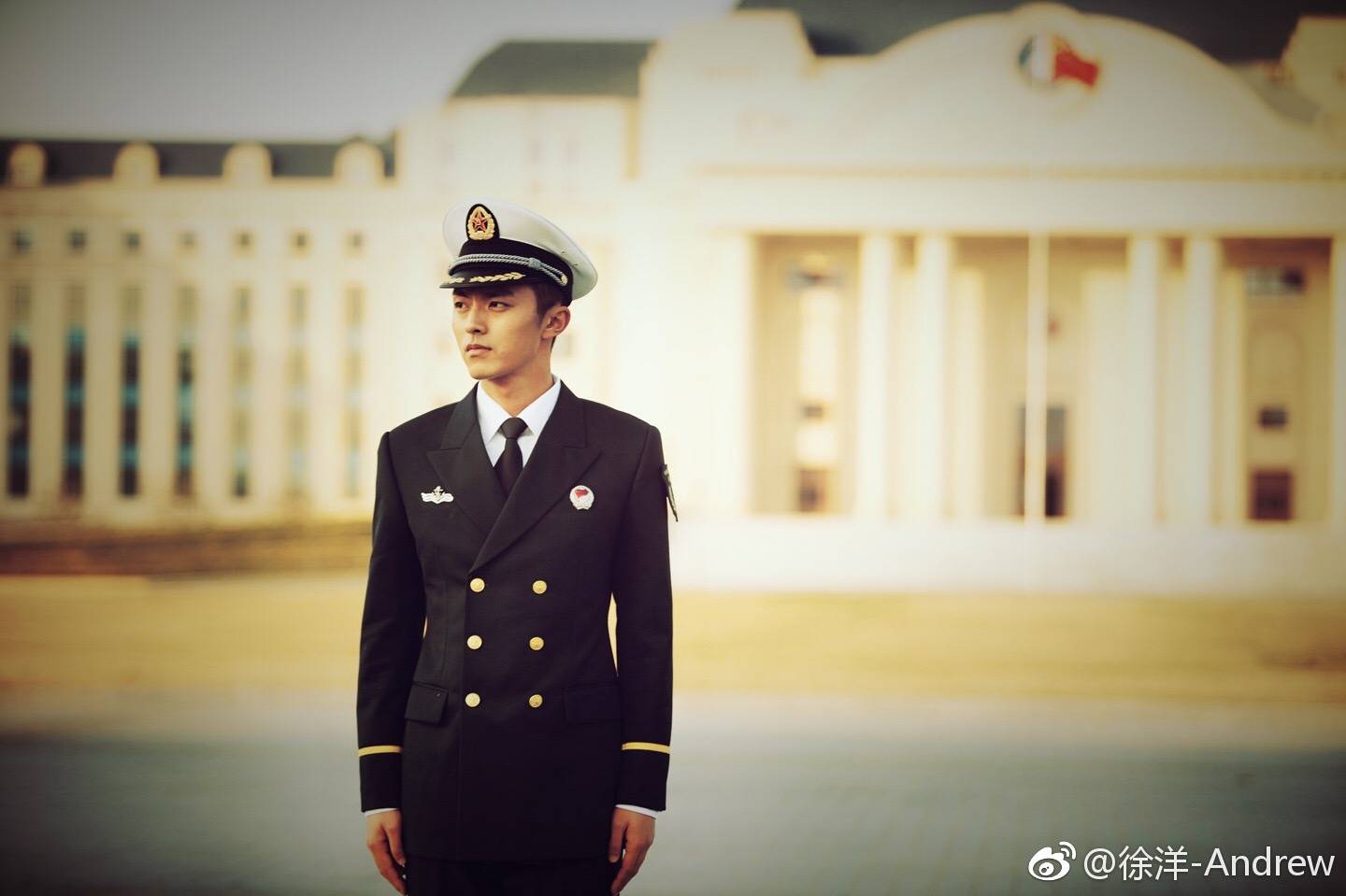 出演个人首部电视剧《 a target="_blank" href="/item/深海利剑