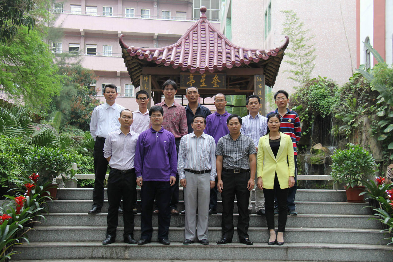  p>珠海市红旗中学始建于1971年(原名珠海市红旗一中),至今已有45年的