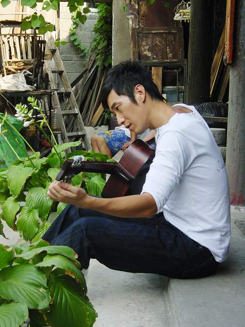  p>《水牛儿》是由 a target="_blank" href="/item/满江/1075041"