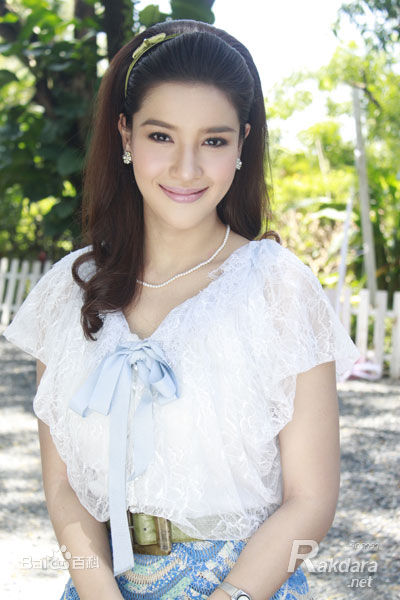  p>婉娜拉·宋提查(vill ),1989年4月10日出生于泰国曼谷,泰国女演员