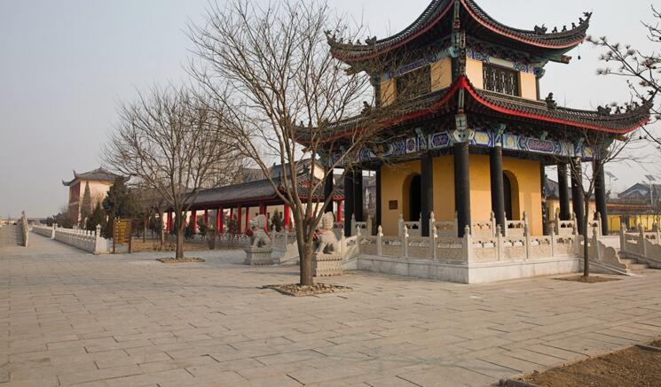  p>东五台寺位于天津市静海县双塘镇西双塘村,占地面积120亩,建筑面积