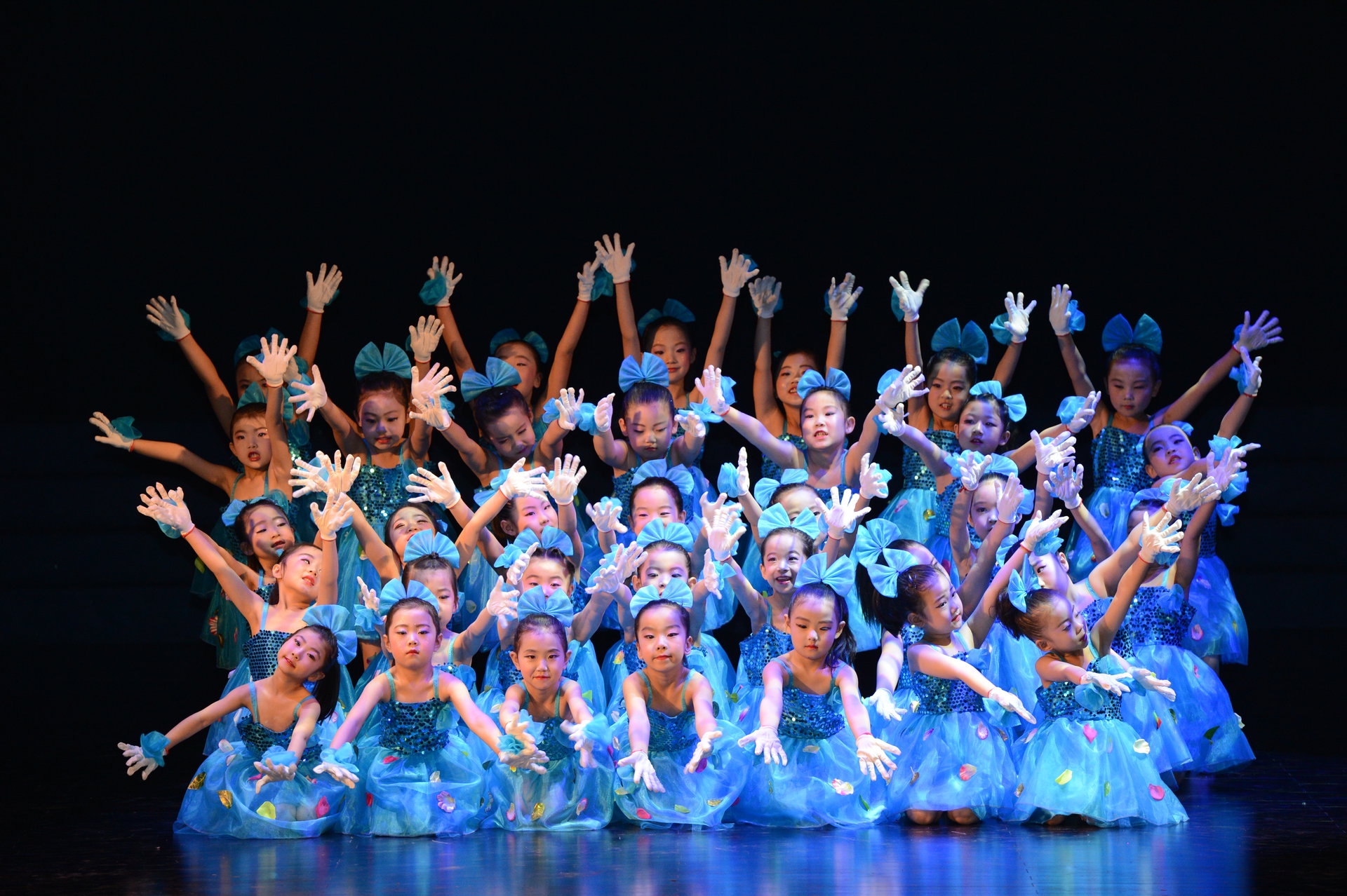  p>小百灵艺术中心(捌拍未来艺术中心)成立于1994年,专注于国际艺术