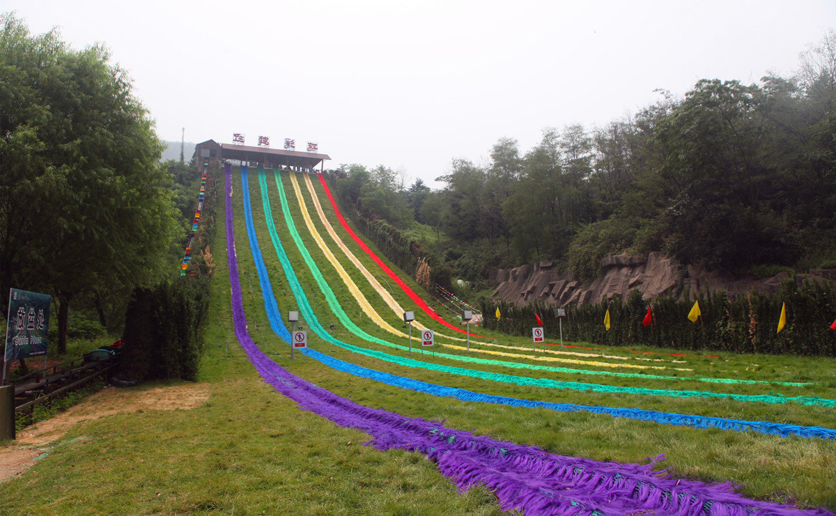 山东沂水雪山彩虹谷