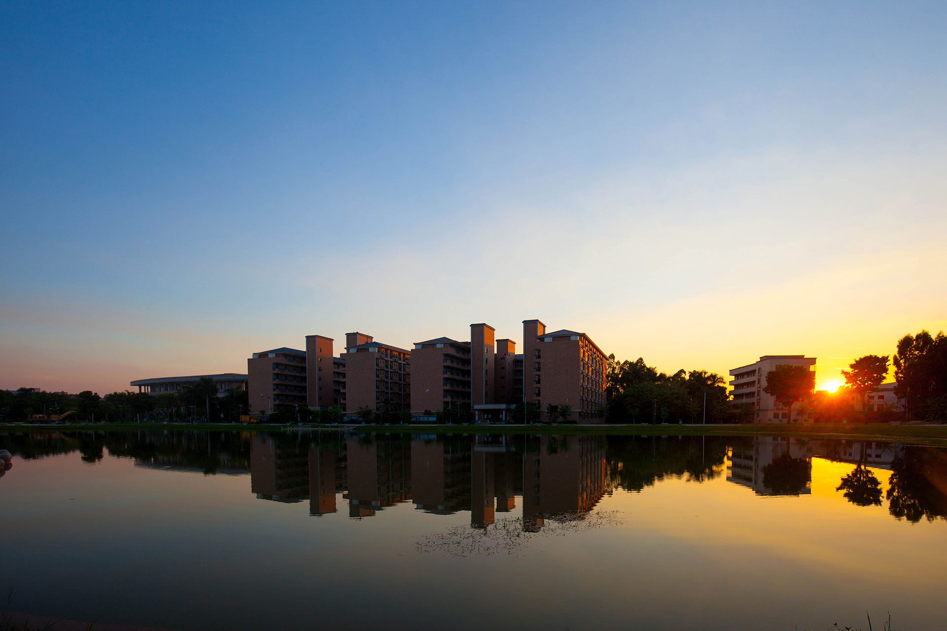 文理职业学院位于广东省湛江市 a target="_blank" href="/item/廉江
