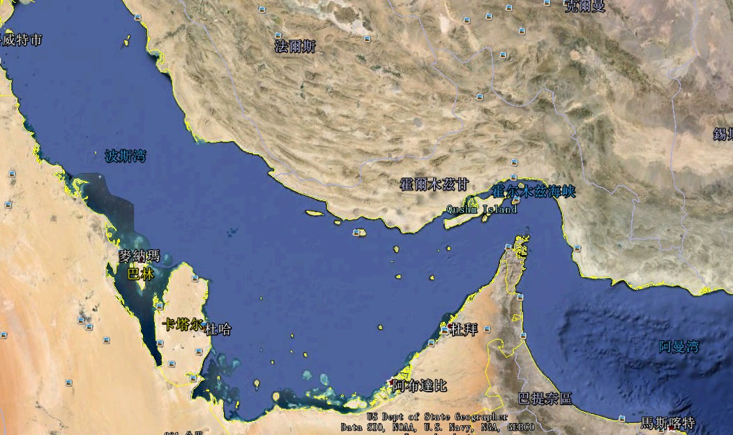 霍尔木兹海峡(英语: /b> b> i>strait of hormuz /i> /b> b>;阿拉伯语
