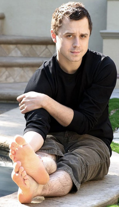  p>吉奥瓦尼·瑞比西,1974年12月17日出生于美国洛杉矶市,美国演员.