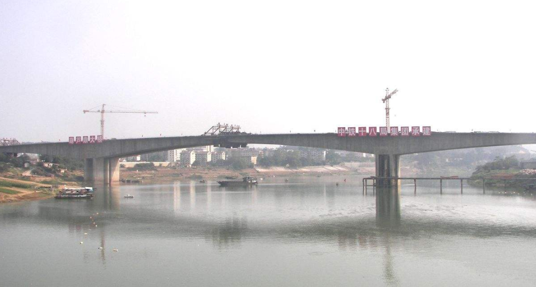  p>葫芦鼎大桥(huluding bridge),是中国广西壮族自治区南宁市境内