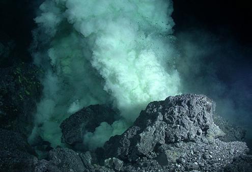  p>海底火山,是大洋底部形成的火山.
