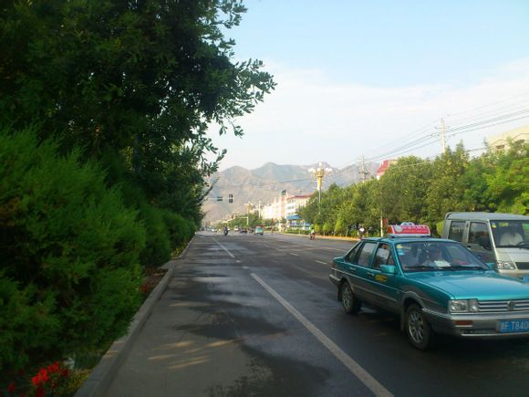 尼勒克县位于中华人民共和国新疆维吾尔自治区西北部,西与伊宁县接壤