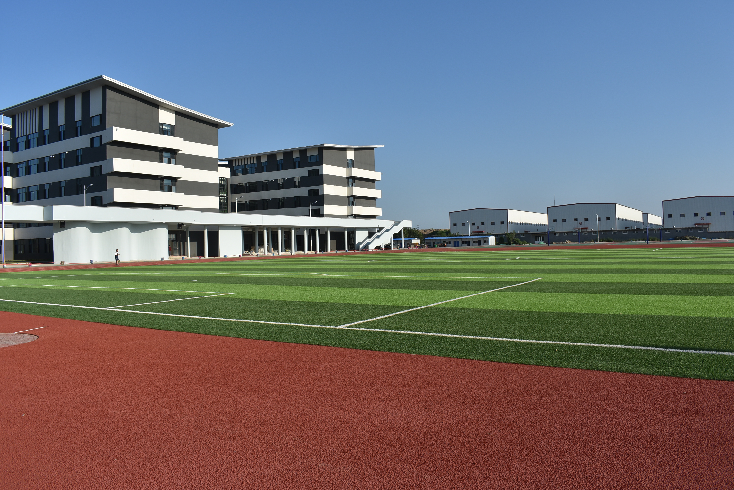  p>高阳宏利佳学校是长润集团全额投资的一所民办 a href="#" data