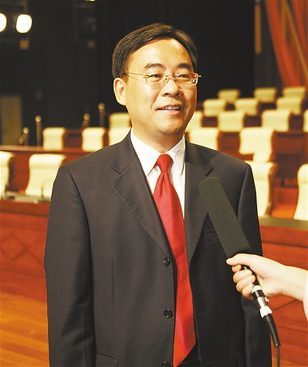  p>郭鹏,男,汉族,1976年6月生,河南南阳人,中共党员,研究生文化程度