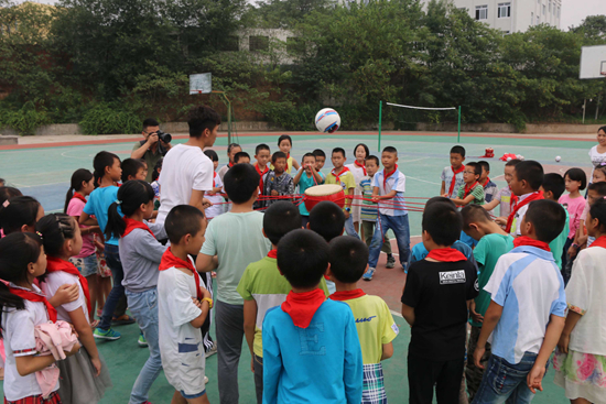 ">成都益中未成年人关爱中心(简称益中公益)于2010年9月正式开展服务