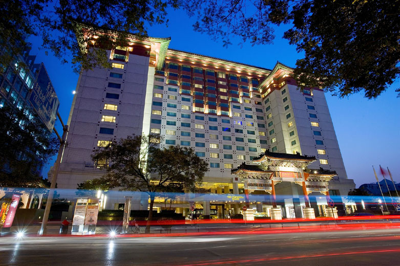  p>2006年7月北京王府饭店随着耗资三千五百万美元的整体装修工程的