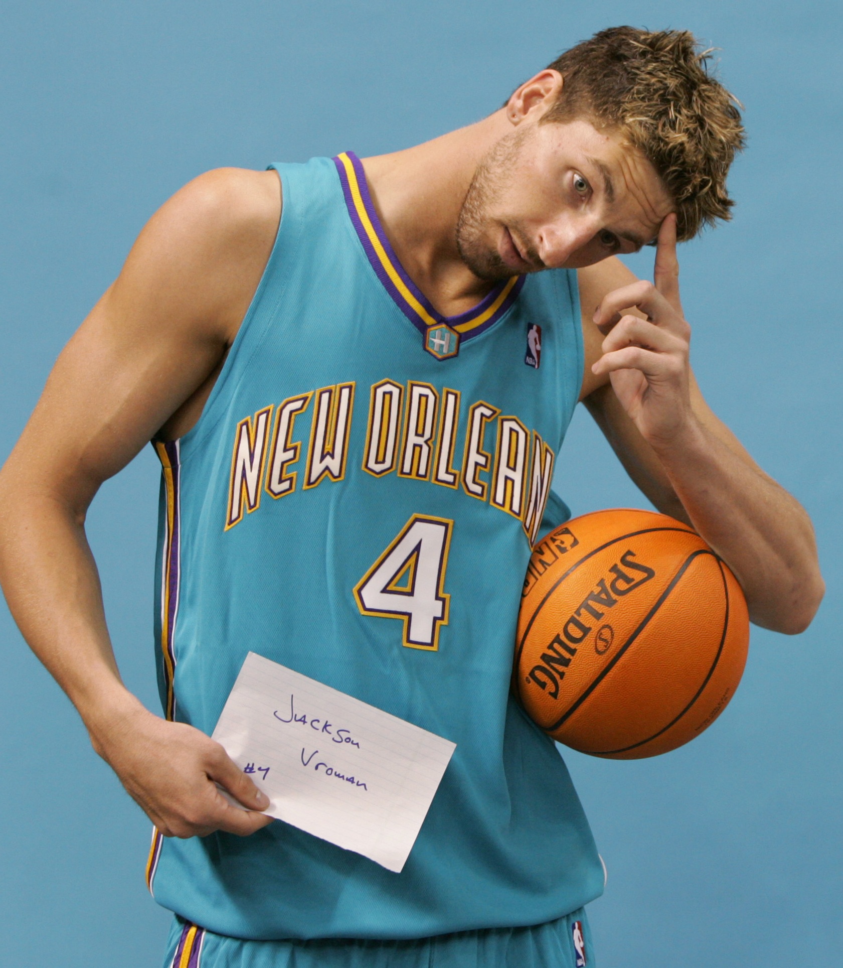 出生于美国加利福尼亚州拉古纳,美国职业篮球运动员,2012到2013赛季