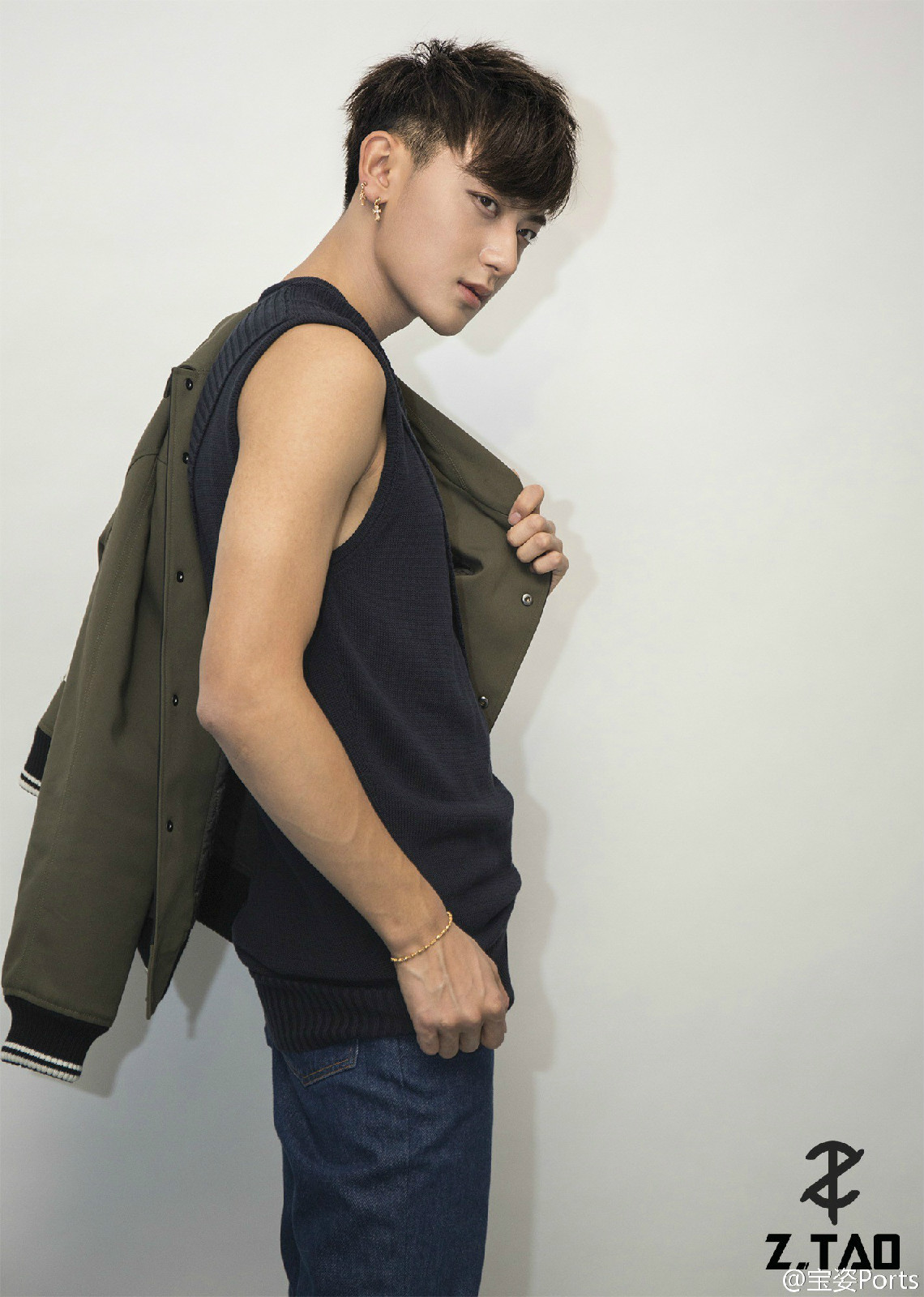  p>黄子韬,1993年5月2日出生于山东省 a target="_blank" href="/item