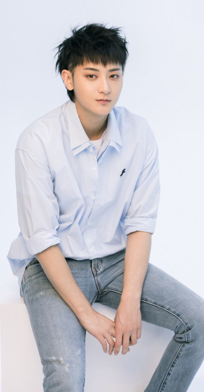  p>黄子韬,1993年5月2日出生于山东省 a target="_blank" href="/item