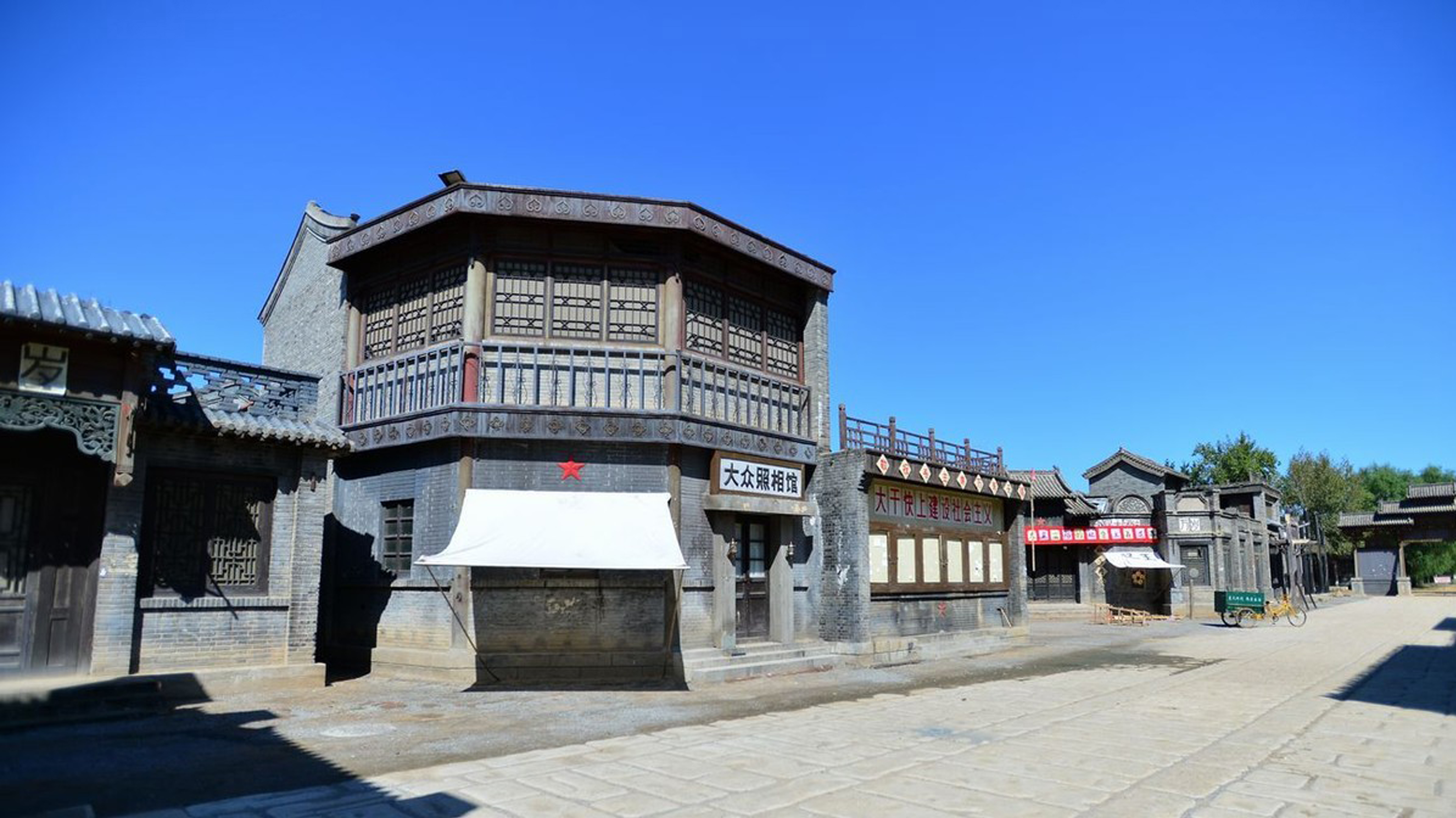  p>八一影视基地,位于北京市丰台区王佐镇,是以影视拍摄服务为主,兼具