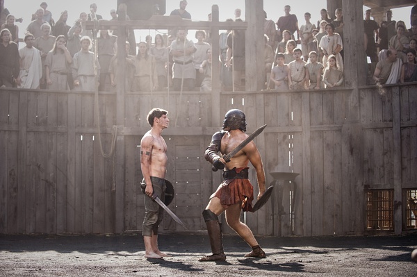  p>《迷踪:第9鹰团》讲述罗马第九军团在苏格兰高地神秘消失20年后