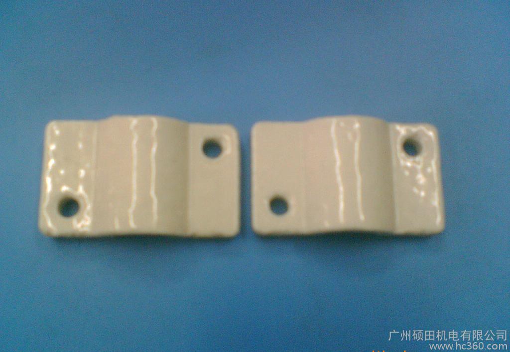 瓷夹配线一般适用于正常干燥环境的室内场所和挑檐下室外场所.