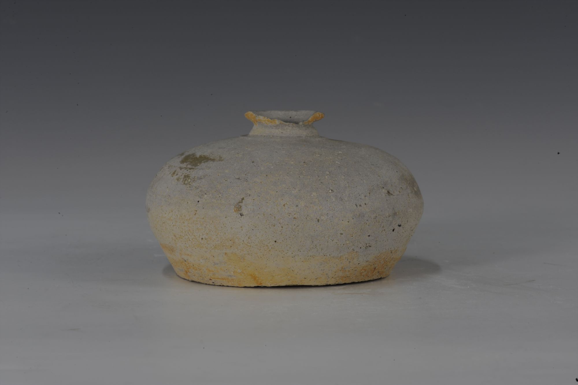 宋代酱釉小口陶罐