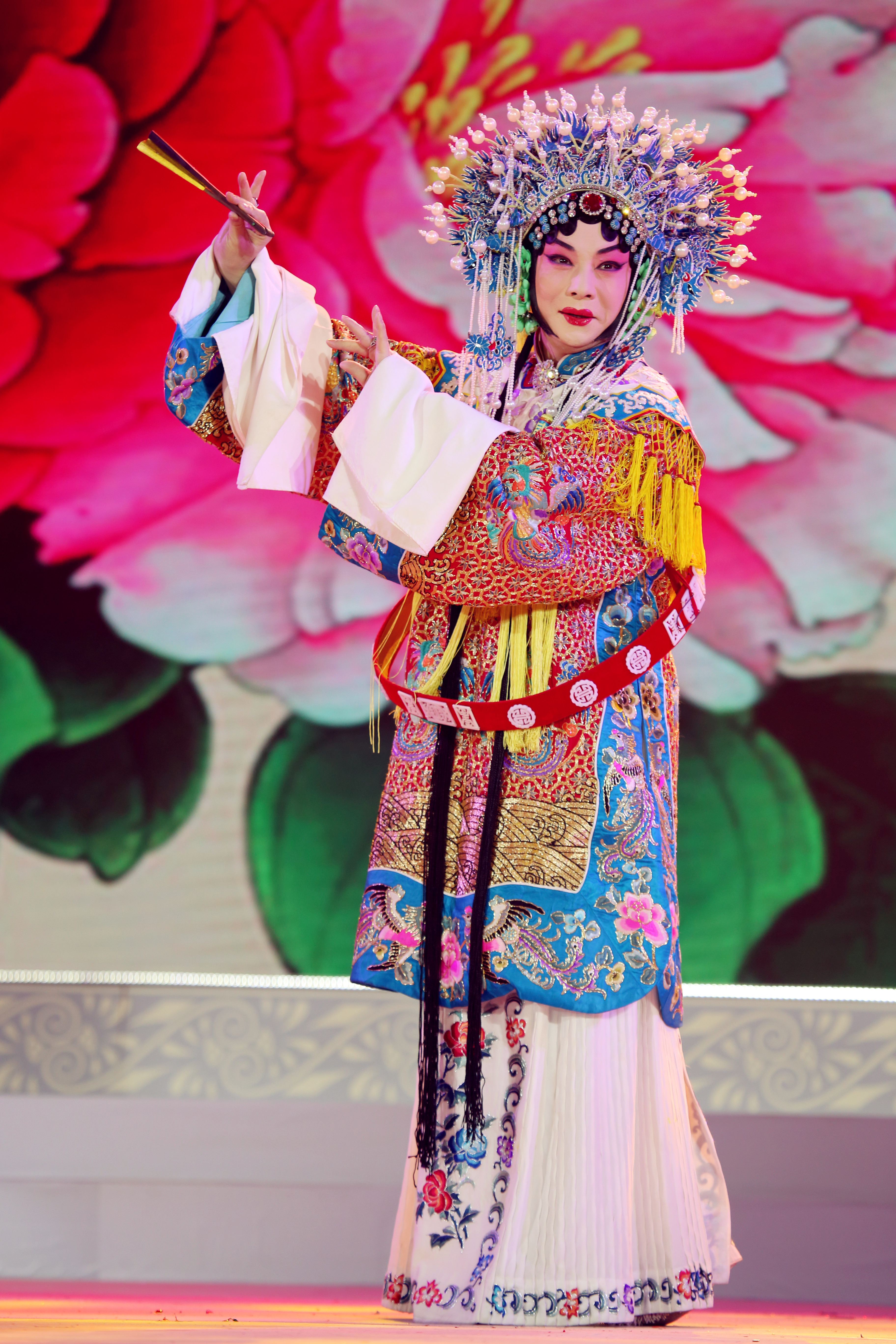 a1a">14 /sup> sup data-ctrid="sv7npzdfjtvk">13 /sup>,花旦主持人